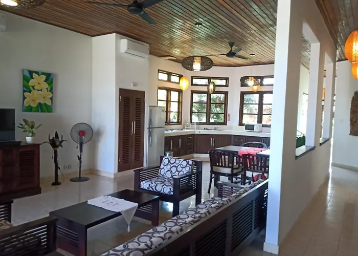 別荘 Villa Dini Ocean Beachfront Private Pool Cook And Maid Banjar